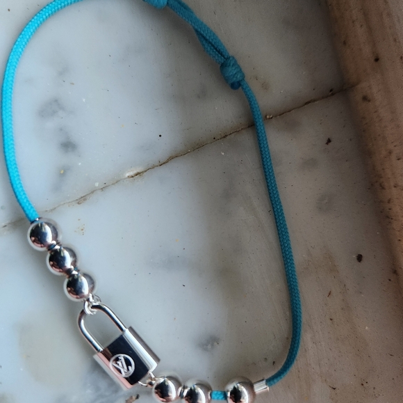 Louis Vuitton silver lockit bracelet - Picture 5 of 5